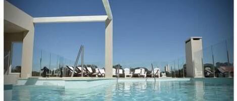 Piscine couverte, piscine extérieure (ouverte en saison)