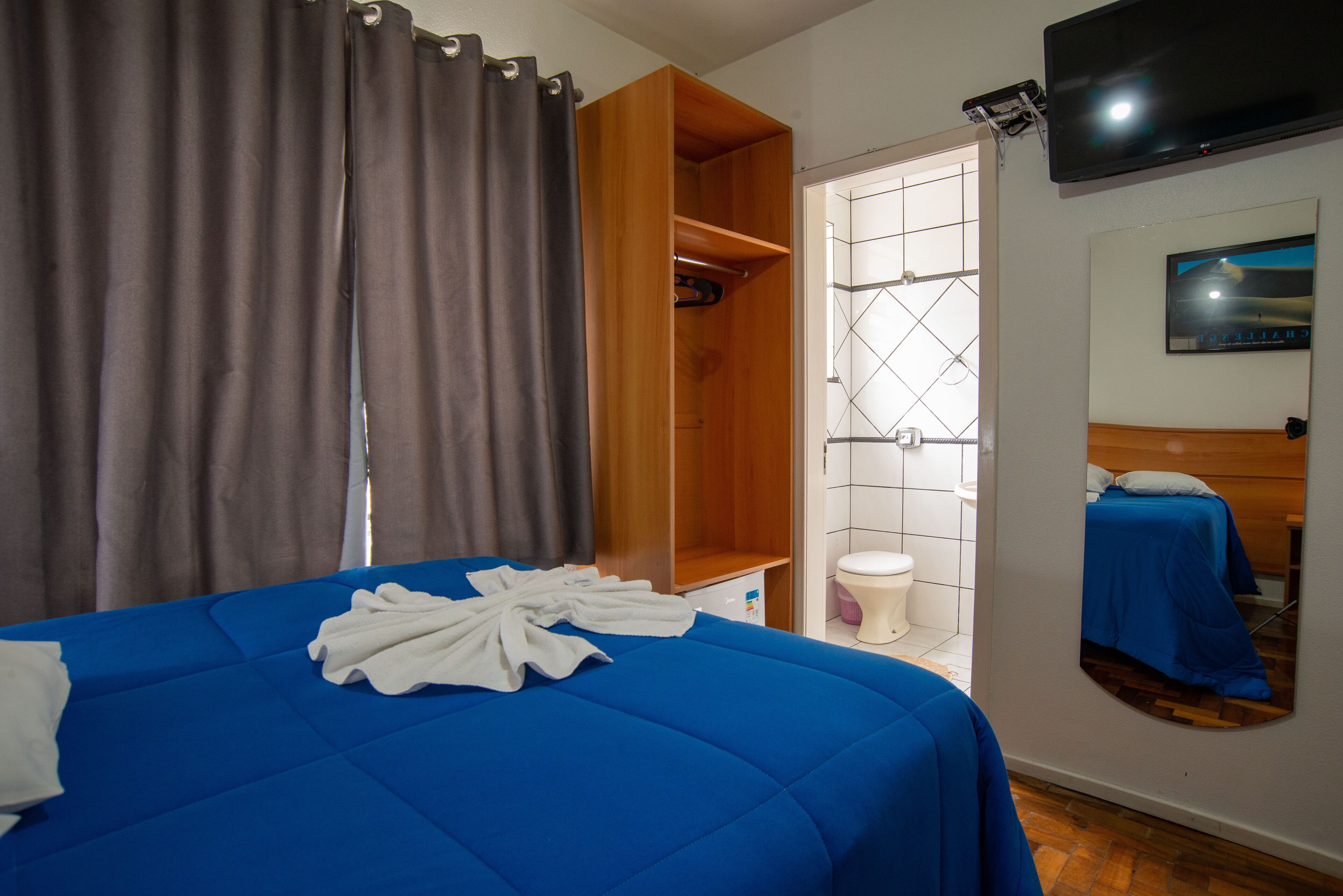 Triple Room | Desk, free WiFi, bed sheets