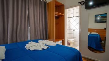 Triple Room | Desk, free WiFi, bed sheets