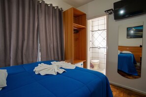 Triple Room | Desk, free WiFi, bed sheets - Bandeira Hotel (Caxias do Sul)
