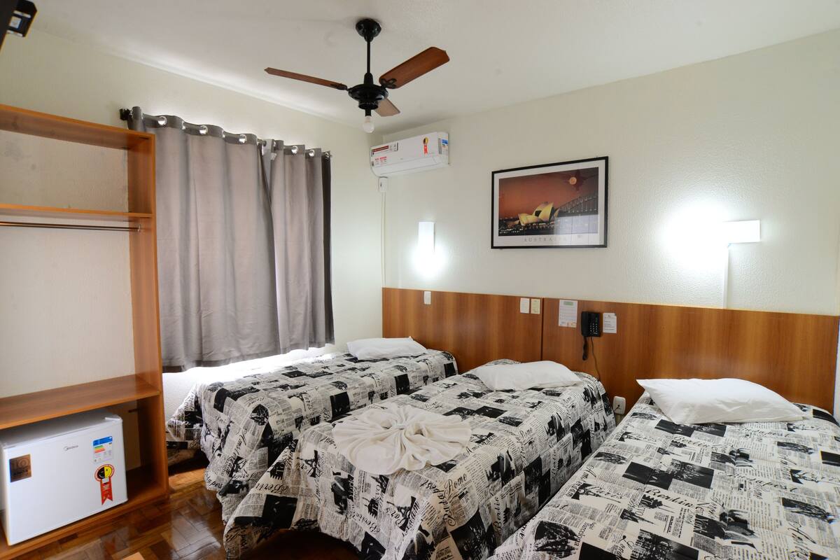 Triple Room | Desk, free WiFi