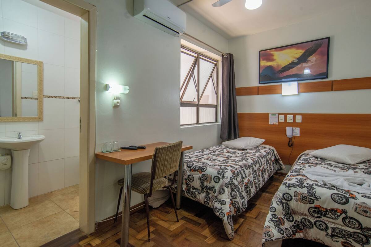 Twin Room | Desk, free WiFi
