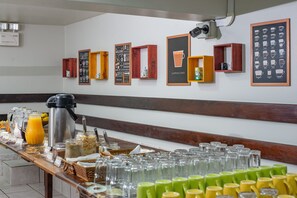 Free daily buffet breakfast - Bandeira Hotel (Caxias do Sul)