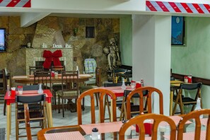 Free daily buffet breakfast - Bandeira Hotel (Caxias do Sul)