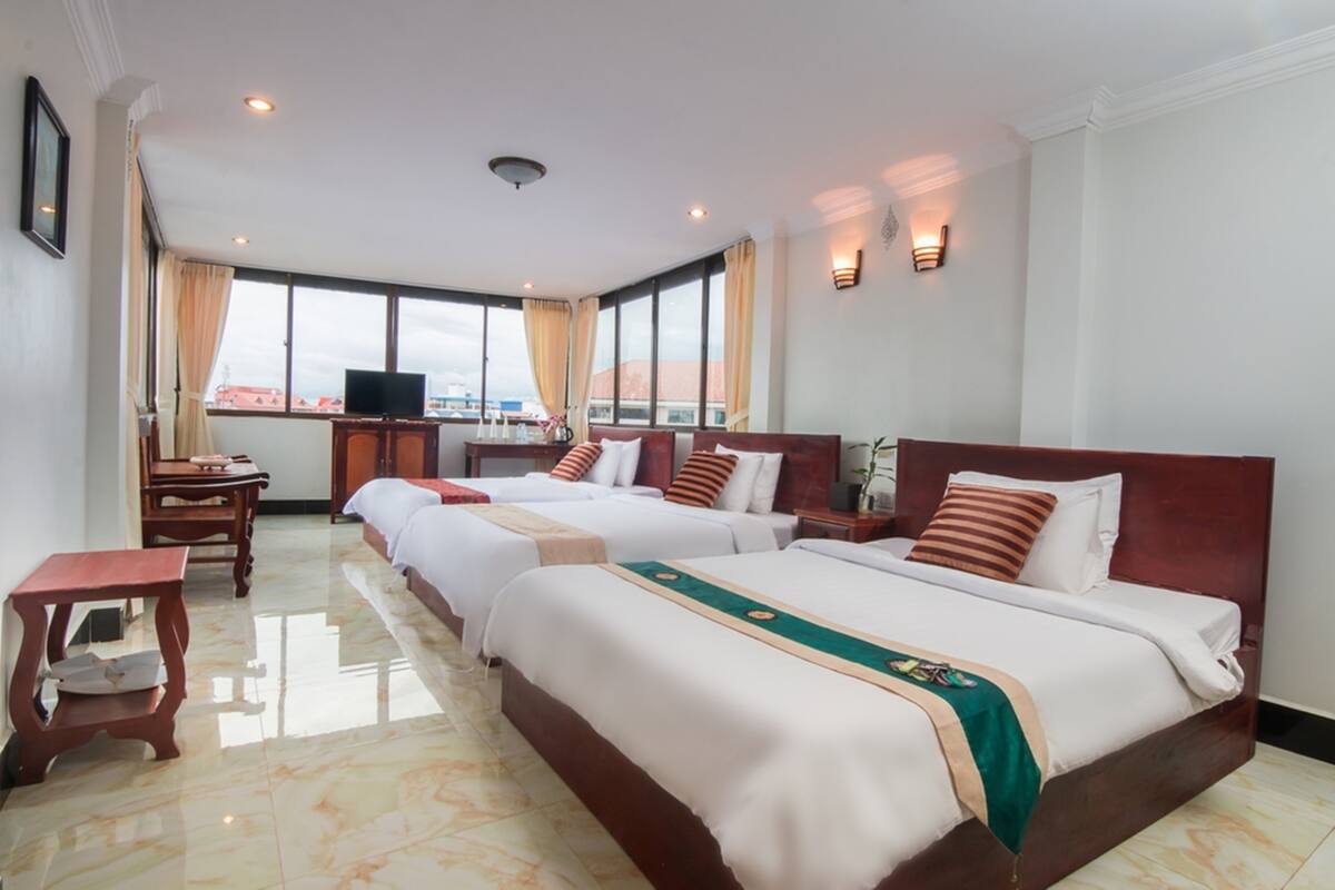Phòng 3 Superior, quang cảnh thành phố | Minibar, bàn, bàn ủi/dụng cụ ủi quần áo 