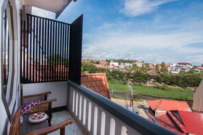 Deluxe Double Room, River View | Balcony