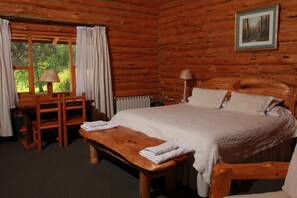 Suite | Bureau, fer et planche à repasser, lits bébé (gratuits)