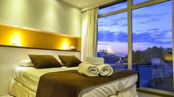 Quarto superior | Cofres nos quartos, individualmente decorados