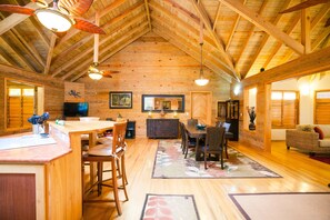 Villa, 6 Bedrooms, Terrace, Ocean View | In-room dining