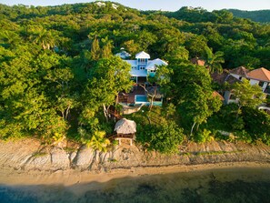 Beach - Casa de Suenos (Roatan)