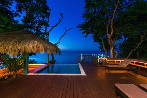 Villa, 6 slaapkamers, terras, uitzicht op oceaan | Buitenzwembad | Een buitenzwembad, een infinity pool