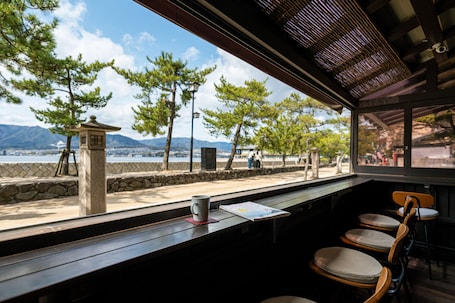 Terrace/patio. Miyajima Kinsuikan