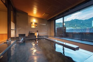 Suite clásica, no fumadores (Itsuki) | Baño | Artículos de higiene personal gratuitos, secador de pelo y zapatillas