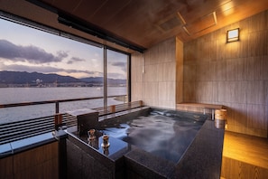 Royal Twin Room, Private Bathroom, Ocean View | Bathroom