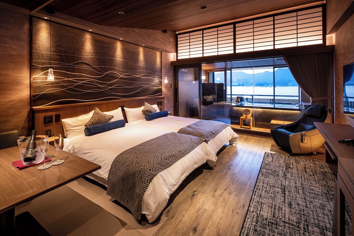 Coffres-forts dans les chambres, décoration personnalisée, bureau