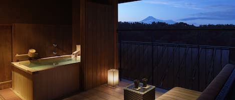 Camera, non fumatori, vista montagna (Japanese-Western,private bath+terrace) | Una cassaforte in camera, con stile personalizzato