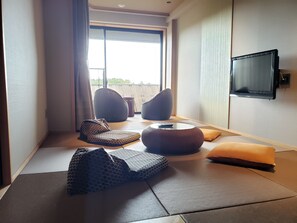[Mt. Fuji view] Japanese-Western room with private bath