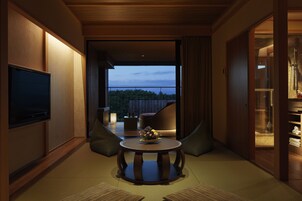 Caja de seguridad en la habitación y decoración personalizada 