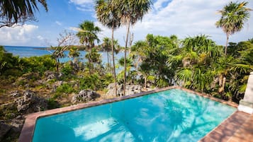 Biệt thự, 2 phòng ngủ, hiên, quang cảnh biển | Hồ bơi | Hồ bơi ngoài trời