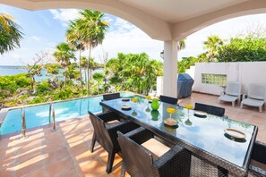 Outdoor dining - Coral Vista 5 Coral Vista 5 2 Bedroom Option (Roatan)