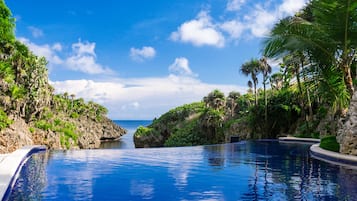 Outdoor pool, an infinity pool