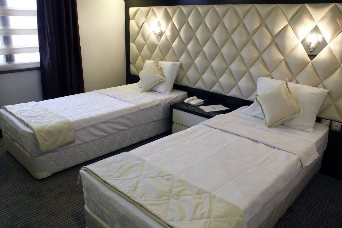 Minibar (free items), in-room safe, desk, WiFi (free)