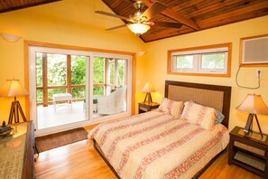 3 bedrooms, iron/ironing board, bed sheets - La Casa Buena Vida T 21 (Roatan)