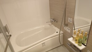 华丽双人房, 无烟房 (Annex) | 浴室 | 淋浴/盆浴组合、免费洗浴用品、吹风机、浴袍