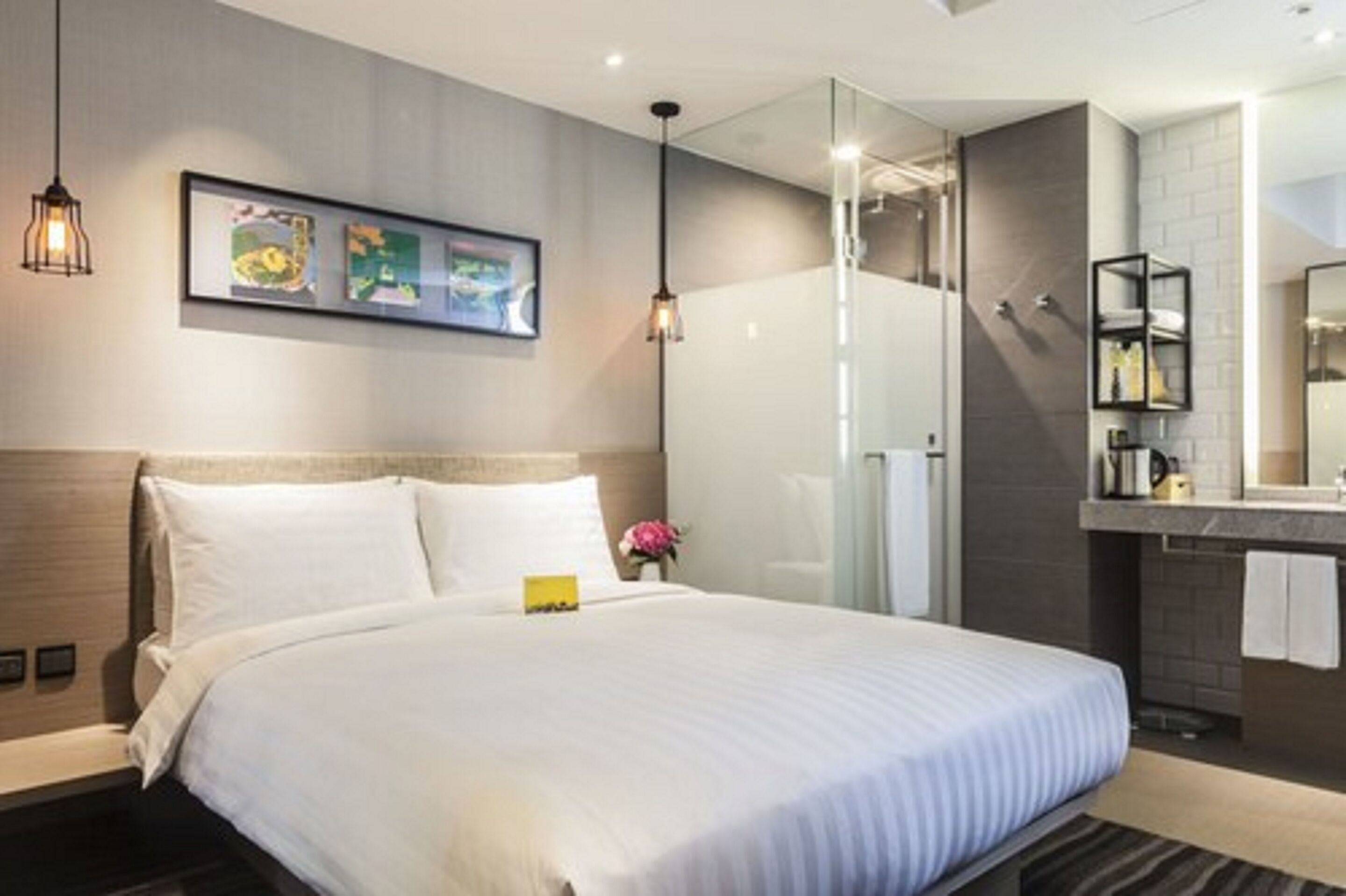 standard room | premium bedding, down duvets, desk, soundproofing