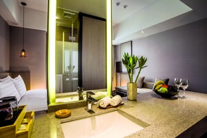 Phòng đôi phong cách cổ điển | Bộ đồ giường cao cấp, chăn bông, bàn, phòng cách âm 