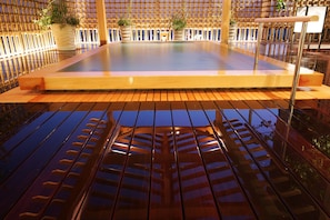 Suối nước nóng