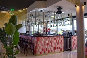 Bar (on property) - Hotel Romanita (Baia Mare)