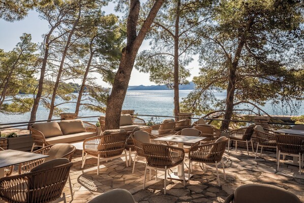 Terrace/patio - Aminess Younique Senses Resort  (Jelsa)