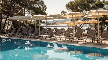 Seasonal outdoor pool, pool umbrellas, sun loungers