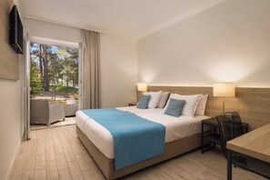 Superior Double Room with Seaside Balcony | Minibar, safe på rommet, skrivebord og barnesenger (inkludert)