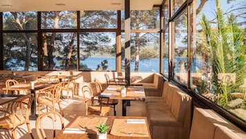 Spécialités Cuisine locale et internationale