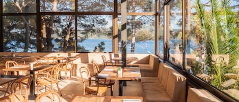 Spécialités Cuisine locale et internationale