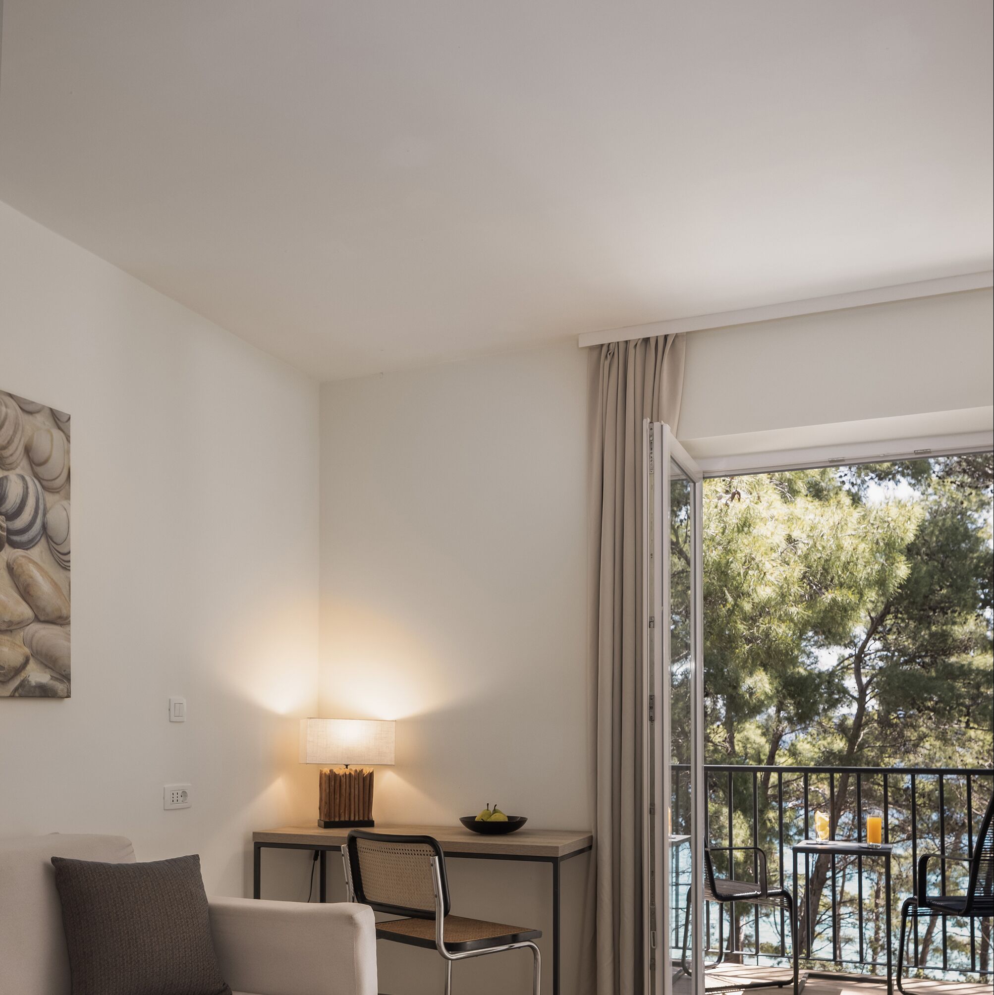 Deluxe Suite with Sea View Balcony | Living area | Flat-screen TV