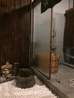 Standard Quadruple Room | Deep soaking bathtub - Sunshiny Castle (Tainan)