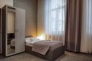 Habitación individual | Caja de seguridad en la habitación y escritorio 