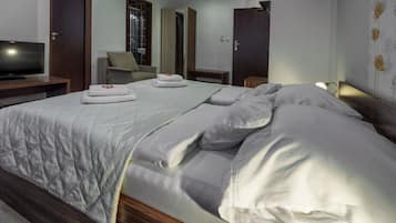 Caja de seguridad en la habitación y escritorio