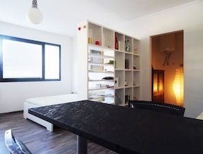 Superior Apartment, 1 Bedroom, Kitchen | Living room | Flat-screen TV - Victoria Hotels Royal Garden (Como)