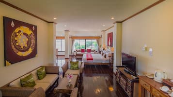 Suite Deluks, pemandangan sungai | Minibar dan didekorasi berbeda-beda