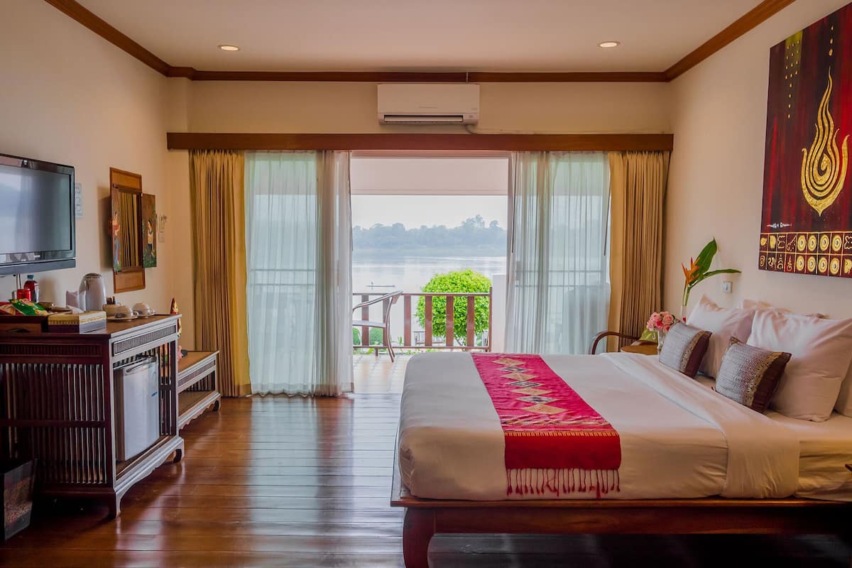 Minibar, escritorio, cortinas blackout y wifi gratis