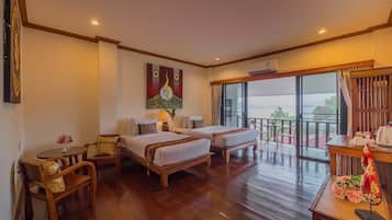 Deluxe Twin Room | 1 bedroom, minibar, individually decorated, individually furnished
