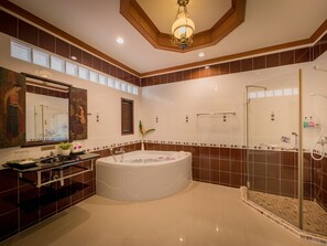 Junior Quadruple Room | Bathroom - Chiangkhan River Mountain Resort (Chiang Khan)