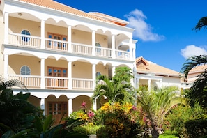 Condo, 3 Bedrooms, Terrace, Ocean View | Front of property