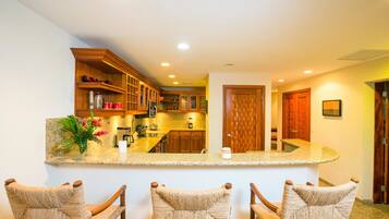 Condo, 1 Bedroom, Garden View | Private kitchen