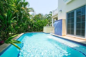 Appartamento, 1 camera da letto, vista giardino | Piscina all'aperto