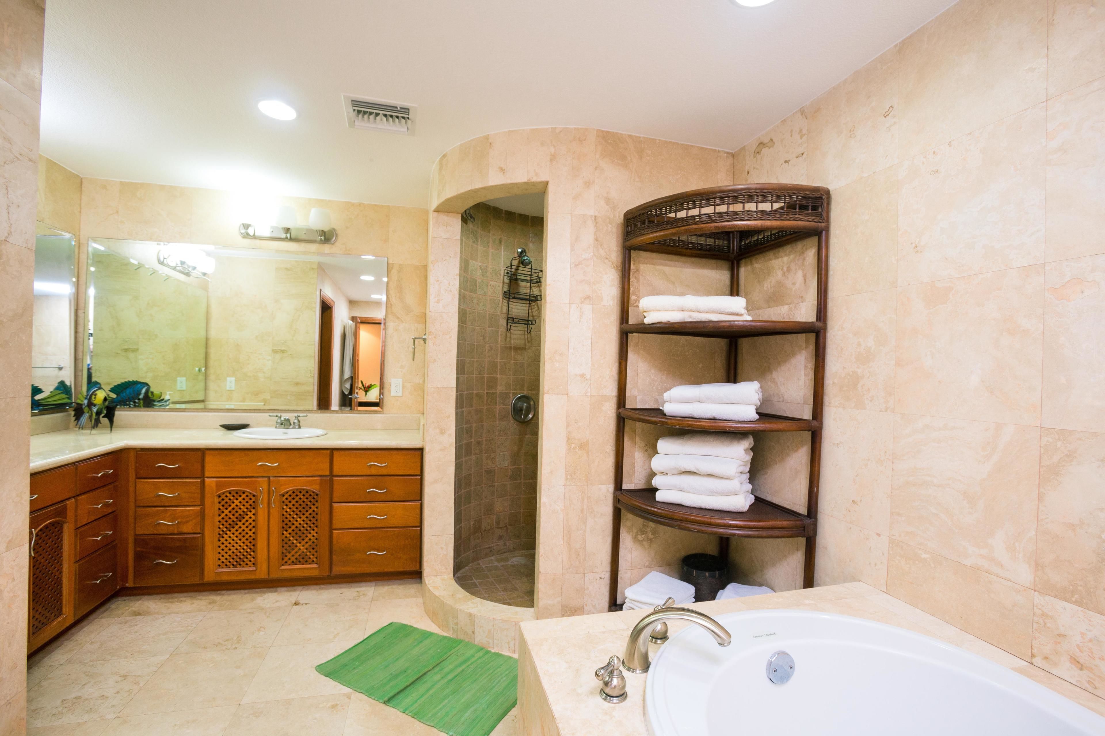 Condo, 1 Bedroom, Garden View | Bathroom | Towels
